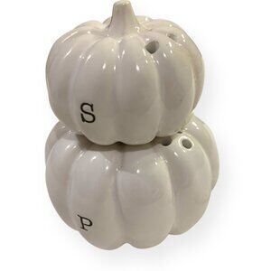 NWOT Ceramic Pumpkin Stackable‎ Salt & Pepper Shaker Classy White Party Pumpkin